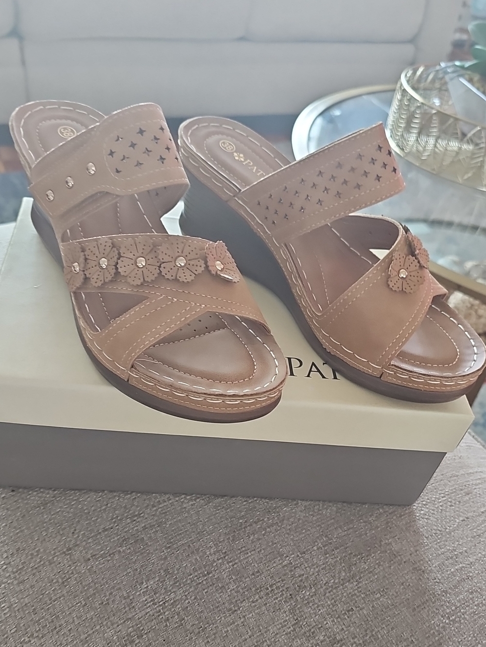 Patrizia By Spring Step Stylish Floral Wedge Sandals - Tan Size 7.5 NEW IN BOX